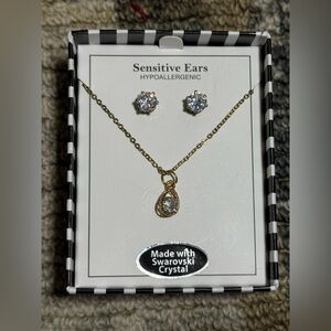 Elegant Gold Plated Necklace and Earring Set with Swarovski Crystal